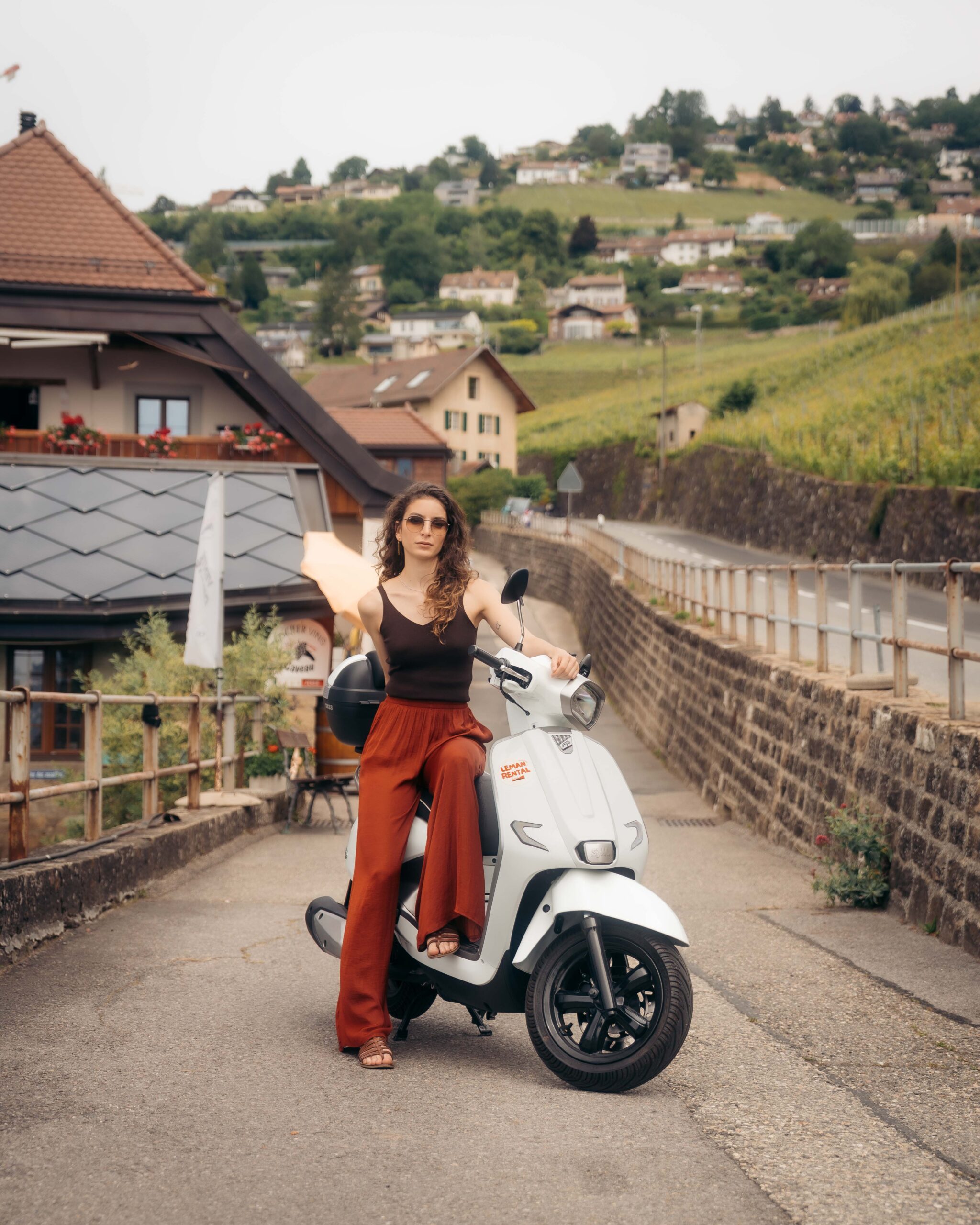 Pause scooter dans la campagne vaudoise