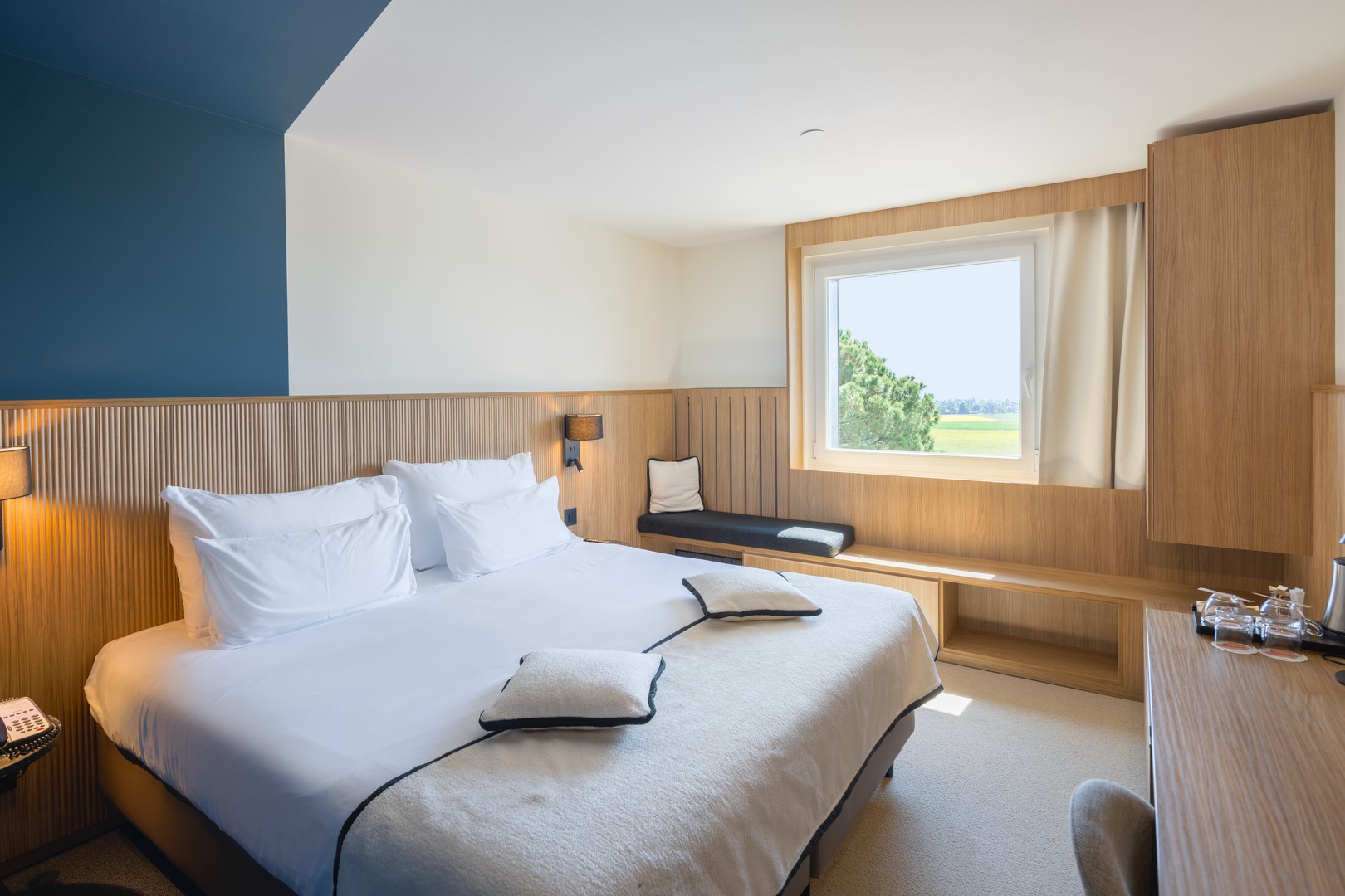 Everness Hotel — Chambre vue lac Léman